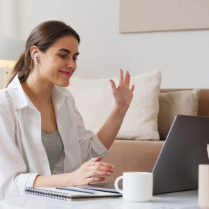Web Design Image Target audience reacting positively to a well-crafted elevator pitch